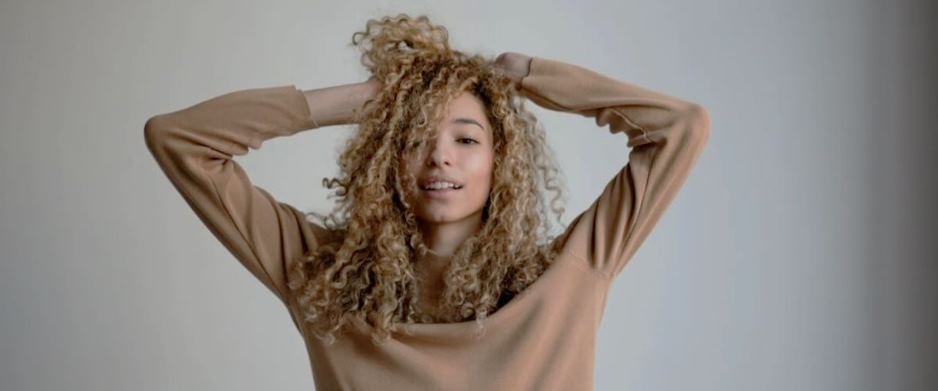 detangling curly hair